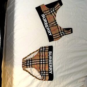 Children’s Burberry bikini size 4T